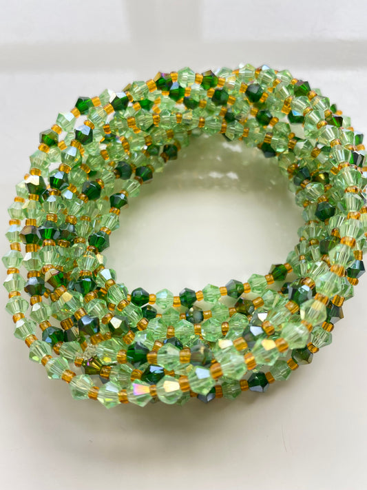 Ensemble de bines bines en crystal vert clair et vert foncé composé de trois pièces.